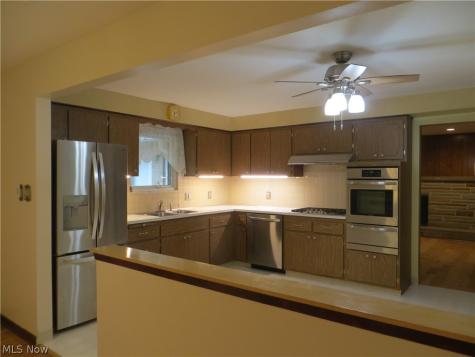 6204 Meadview Drive Seven Hills OH 44131