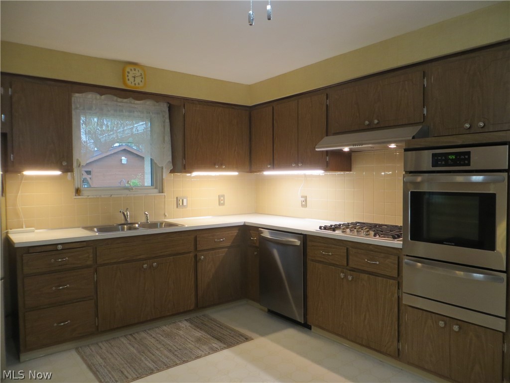 6204 Meadview Drive Seven Hills OH 44131