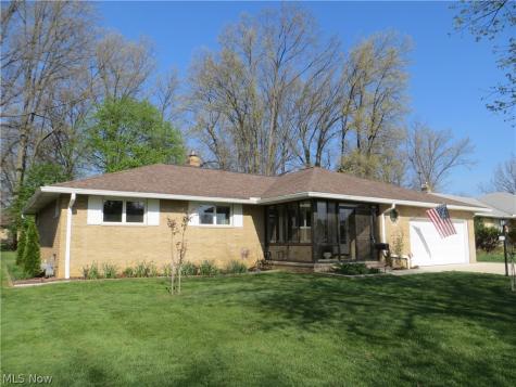 6204 Meadview Drive Seven Hills OH 44131