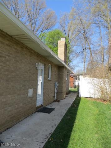 6204 Meadview Drive Seven Hills OH 44131