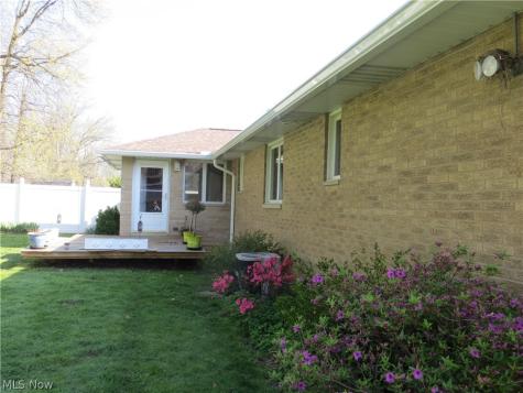 6204 Meadview Drive Seven Hills OH 44131