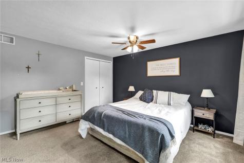 16561 N White Oaks Drive Strongsville OH 44136