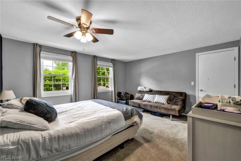 16561 N White Oaks Drive Strongsville OH 44136