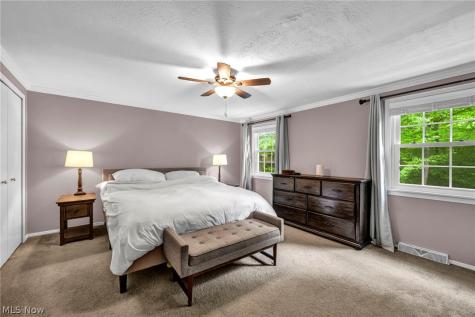 16561 N White Oaks Drive Strongsville OH 44136