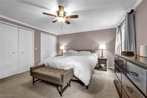 16561 N White Oaks Drive Strongsville OH 44136