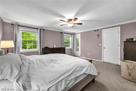 16561 N White Oaks Drive Strongsville OH 44136