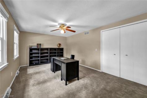 16561 N White Oaks Drive Strongsville OH 44136