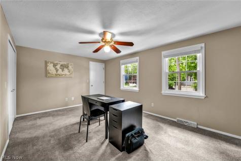 16561 N White Oaks Drive Strongsville OH 44136