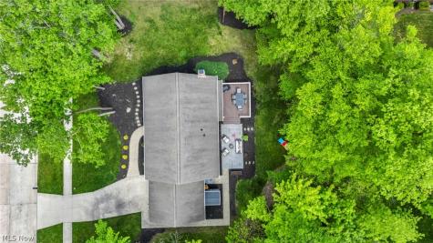 16561 N White Oaks Drive Strongsville OH 44136