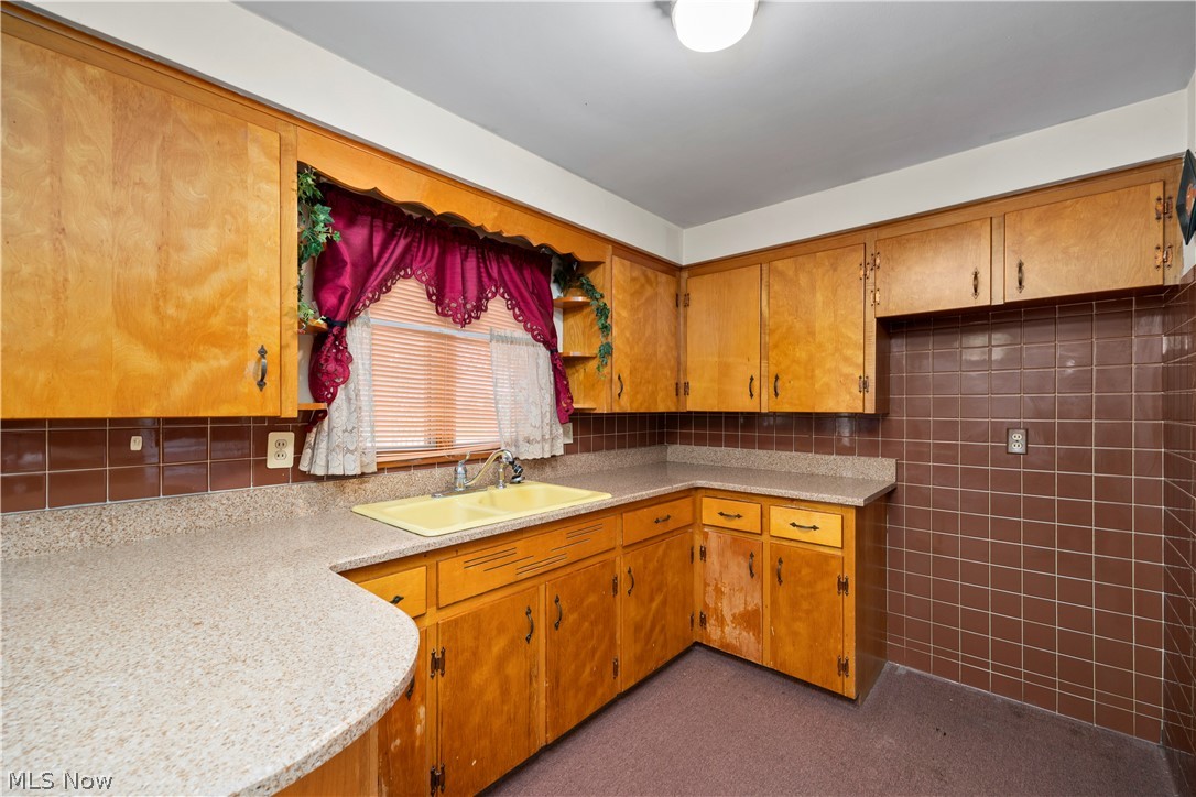 2824 Oberlin Avenue Lorain OH 44052