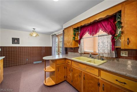 2824 Oberlin Avenue Lorain OH 44052