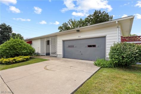 2824 Oberlin Avenue Lorain OH 44052