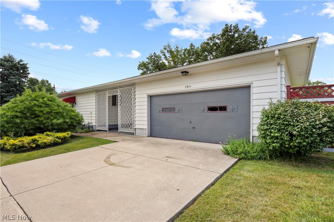 2824 Oberlin Avenue Lorain OH 44052
