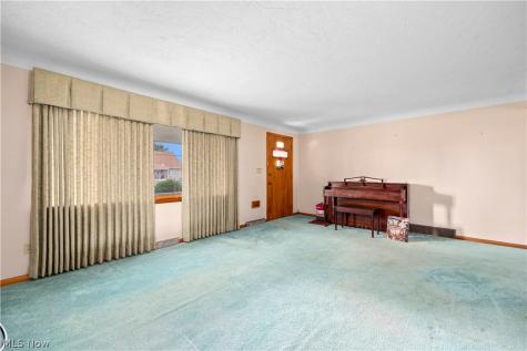 2824 Oberlin Avenue Lorain OH 44052