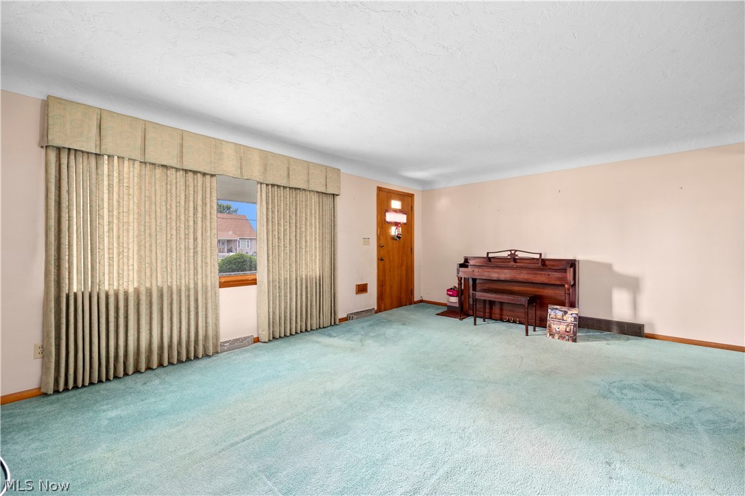 2824 Oberlin Avenue Lorain OH 44052
