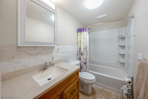 1315 W 44th Street Lorain OH 44053