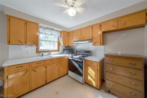 1315 W 44th Street Lorain OH 44053