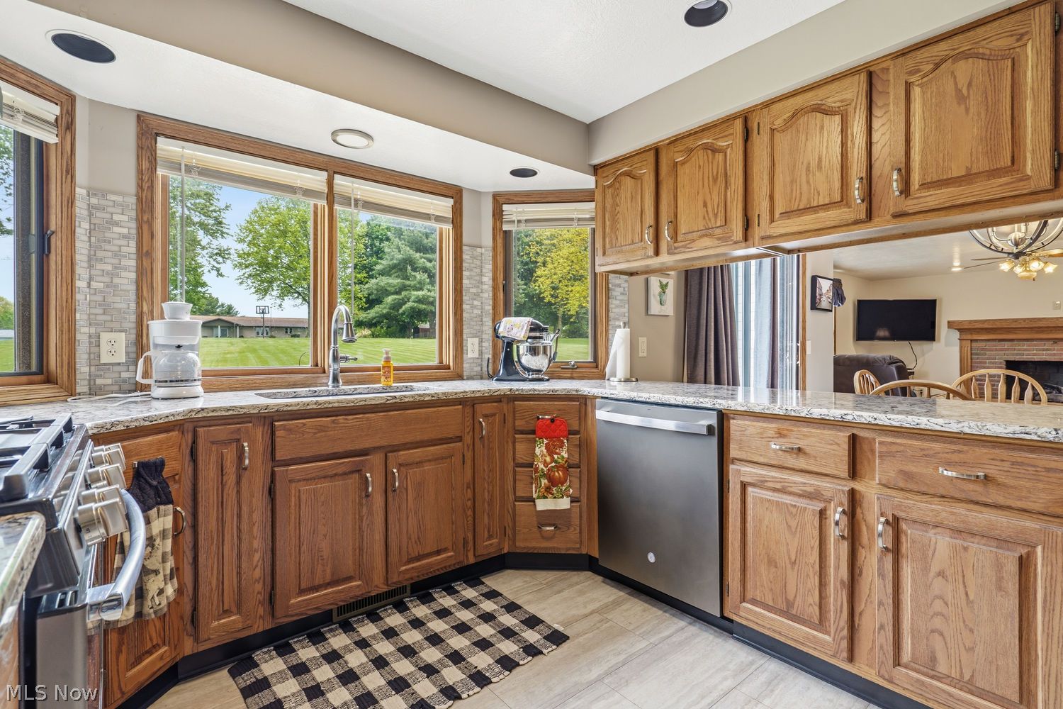 3763 Oakridge Drive NE Louisville OH 44641