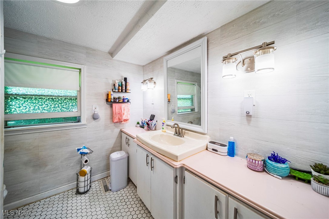 6086 N Wright Street Kingsville OH 44048