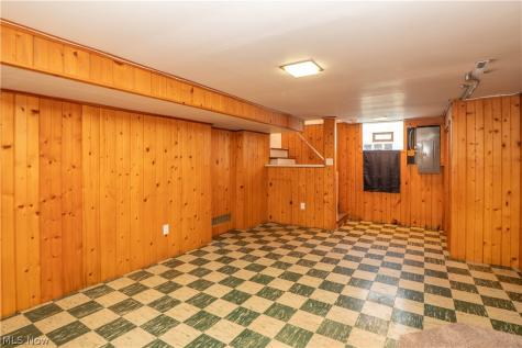 106 W Summit Street Alliance OH 44601