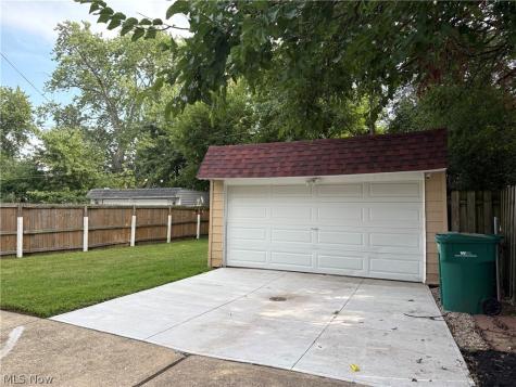 19910 Mountville Drive Maple Heights OH 44137