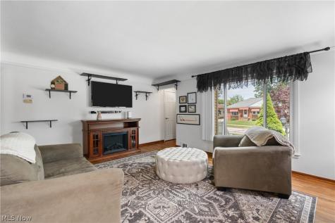 8123 Lanyard Drive Parma OH 44129