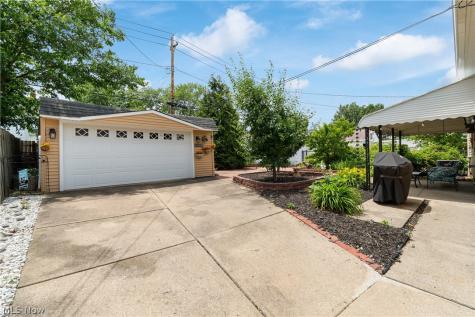 8123 Lanyard Drive Parma OH 44129