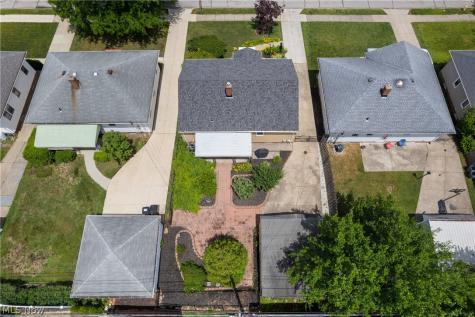 8123 Lanyard Drive Parma OH 44129