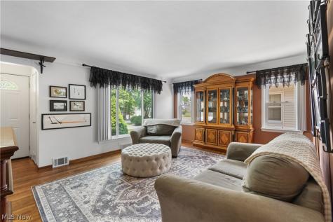 8123 Lanyard Drive Parma OH 44129