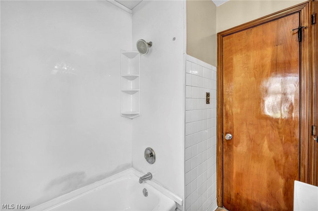 934 E 220th Street Euclid OH 44119