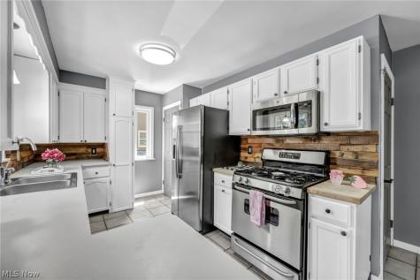 517 Gulf Road Elyria OH 44035