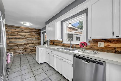 517 Gulf Road Elyria OH 44035
