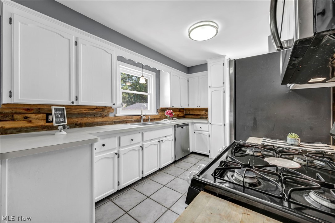 517 Gulf Road Elyria OH 44035
