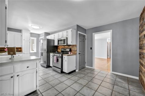 517 Gulf Road Elyria OH 44035