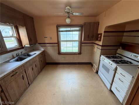 5931 Traymore Avenue Brooklyn OH 44144