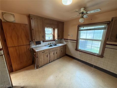 5931 Traymore Avenue Brooklyn OH 44144