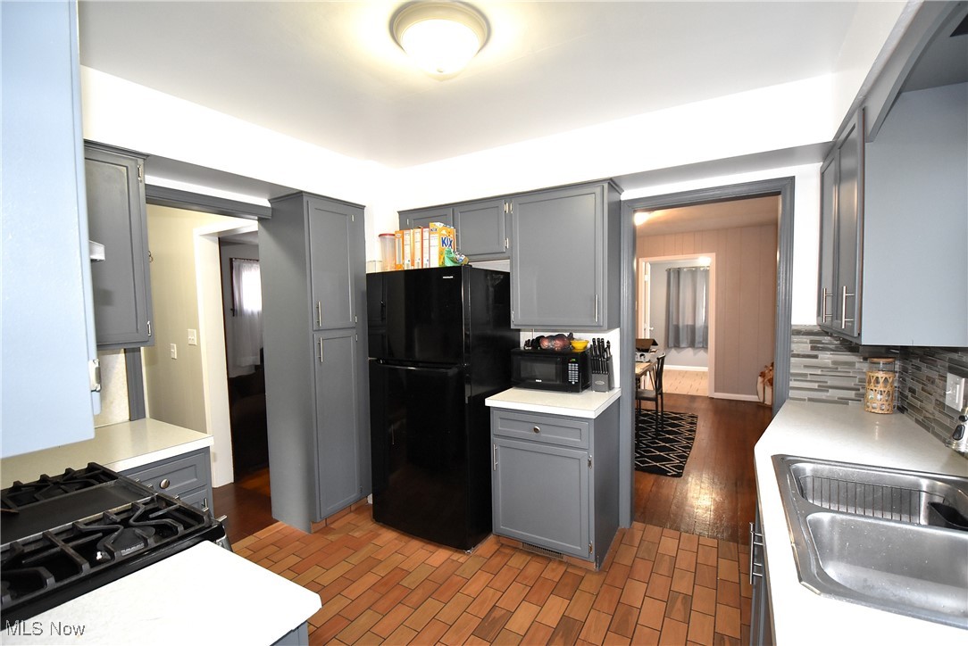 21 Katherine Street Struthers OH 44471