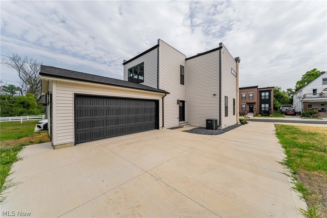 1866 Woodlawn Avenue East Cleveland OH 44106