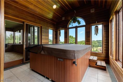 2389 Amberwood Circle NE Massillon OH 44646