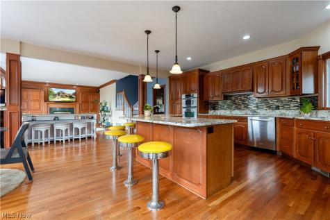 2389 Amberwood Circle NE Massillon OH 44646