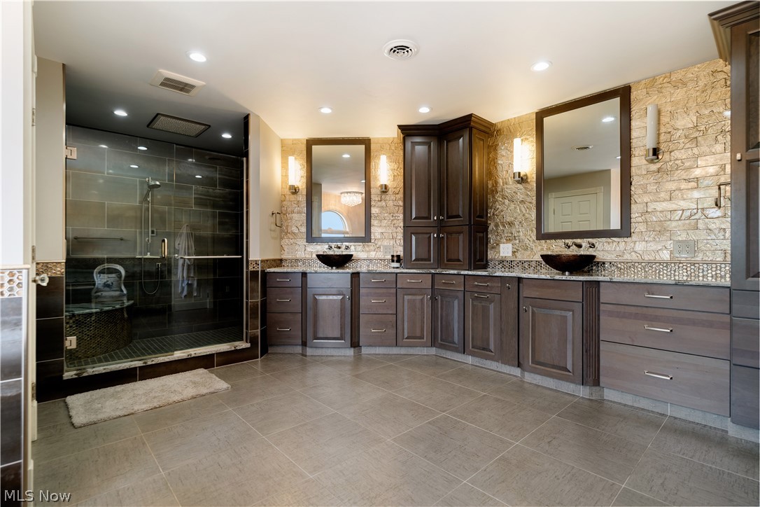 2389 Amberwood Circle NE Massillon OH 44646
