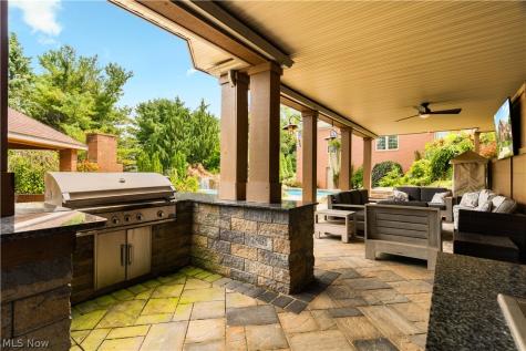 2389 Amberwood Circle NE Massillon OH 44646