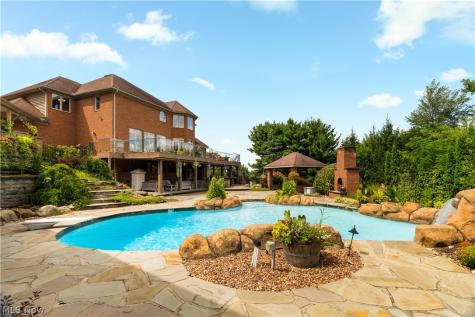 2389 Amberwood Circle NE Massillon OH 44646