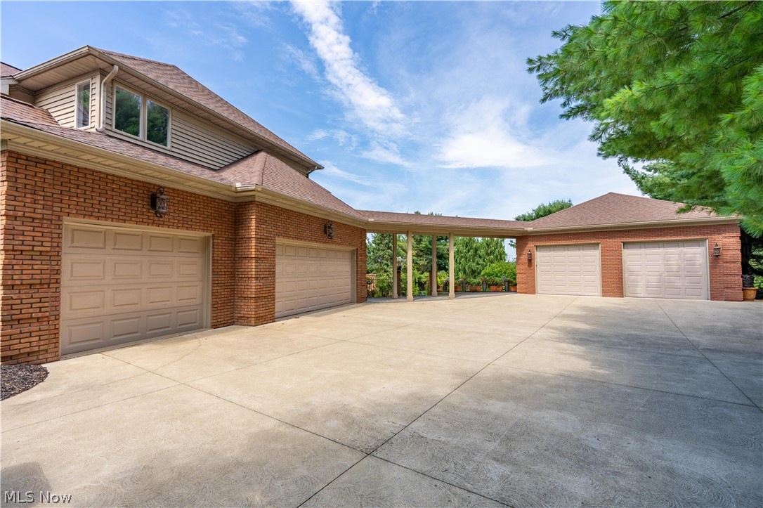 2389 Amberwood Circle NE Massillon OH 44646