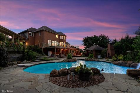 2389 Amberwood Circle NE Massillon OH 44646
