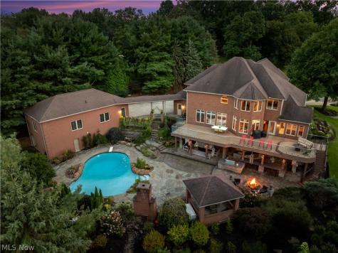 2389 Amberwood Circle NE Massillon OH 44646