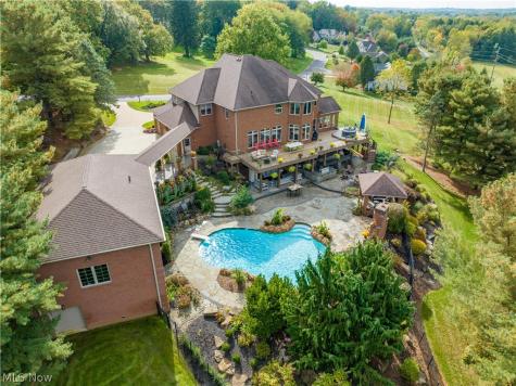 2389 Amberwood Circle NE Massillon OH 44646