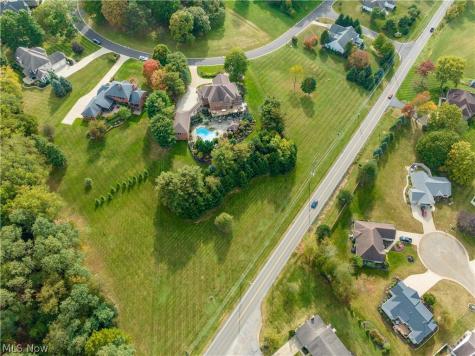 2389 Amberwood Circle NE Massillon OH 44646