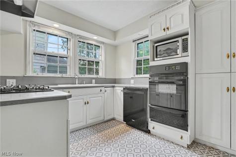 3396 Dorchester Road Shaker Heights OH 44120