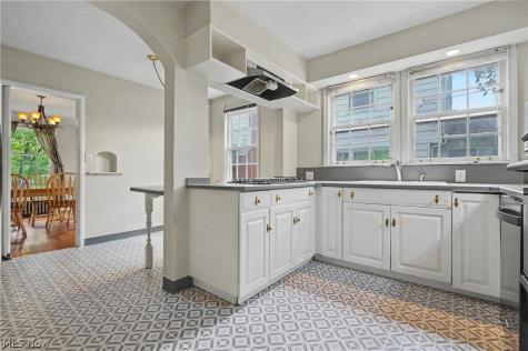 3396 Dorchester Road Shaker Heights OH 44120